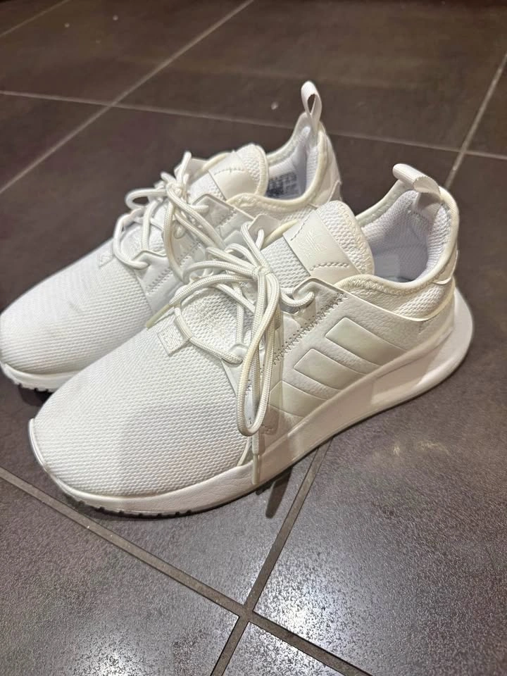 Adidas white shoe - size 4