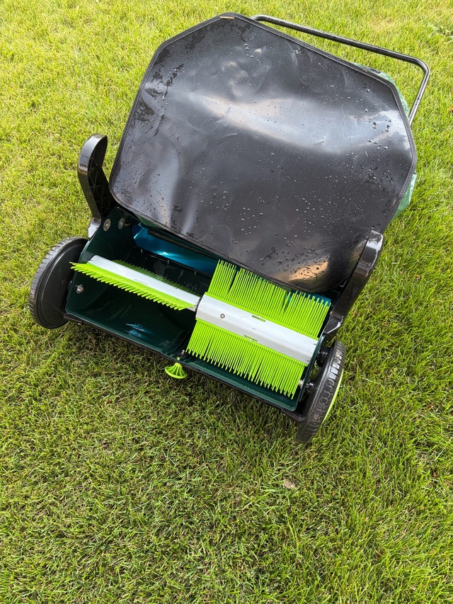Yardworks 26" Walk-Behind Lawn Sweeper - photo 3