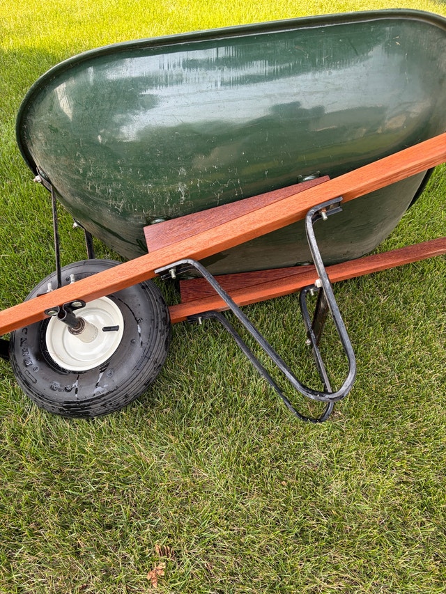 Steel Wheelbarrow - photo 3