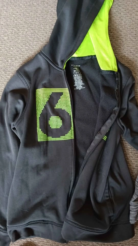 Athletic Works Boys Zip-Up Hoodie Lot size 6/8 - photo 3