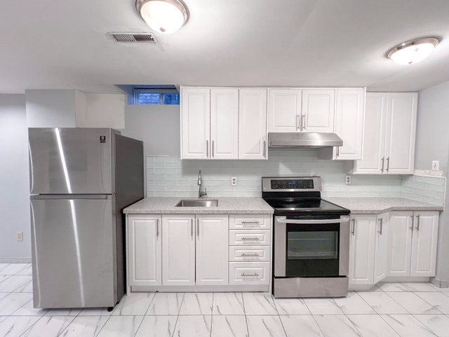 2-Bedroom Basement apartment in Scarborough - photo 2