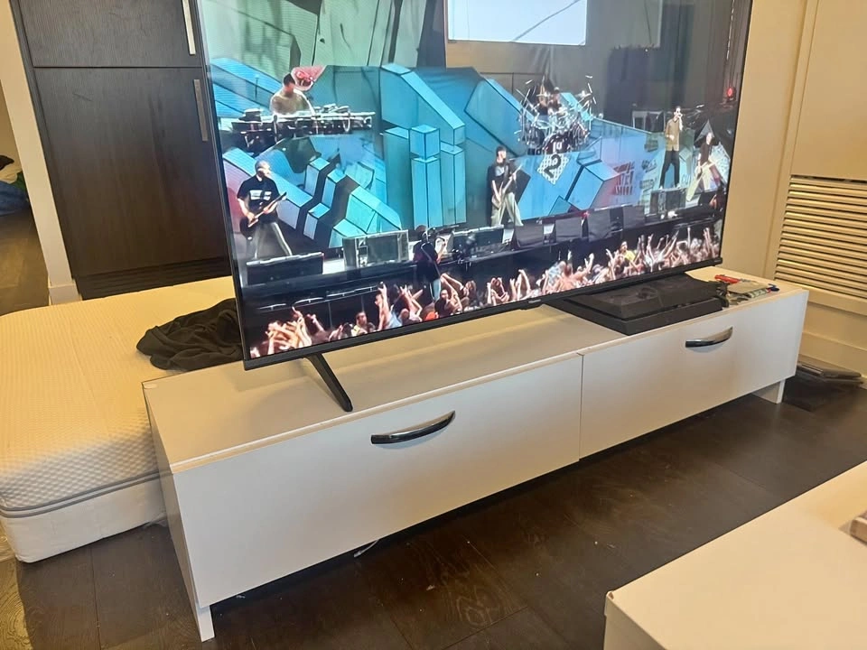 TV stand 140x32cm