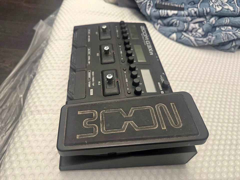 Zoom G3Xn guitar multi effects processor