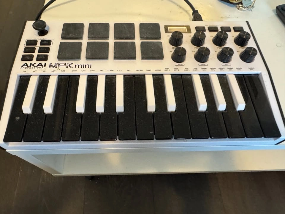 Midi Keyboard AKAI MPK Mini - photo 2