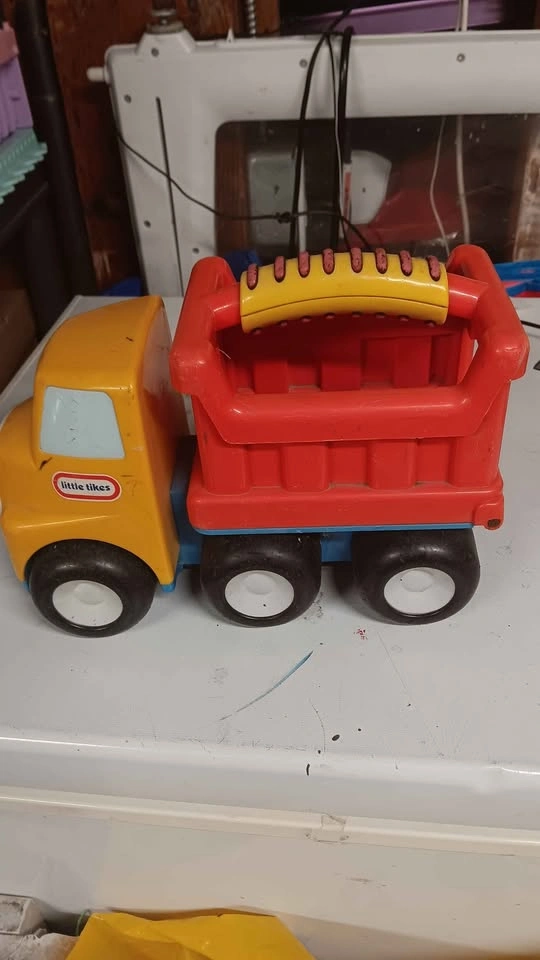 Little Tikes Dump Truck - photo 2