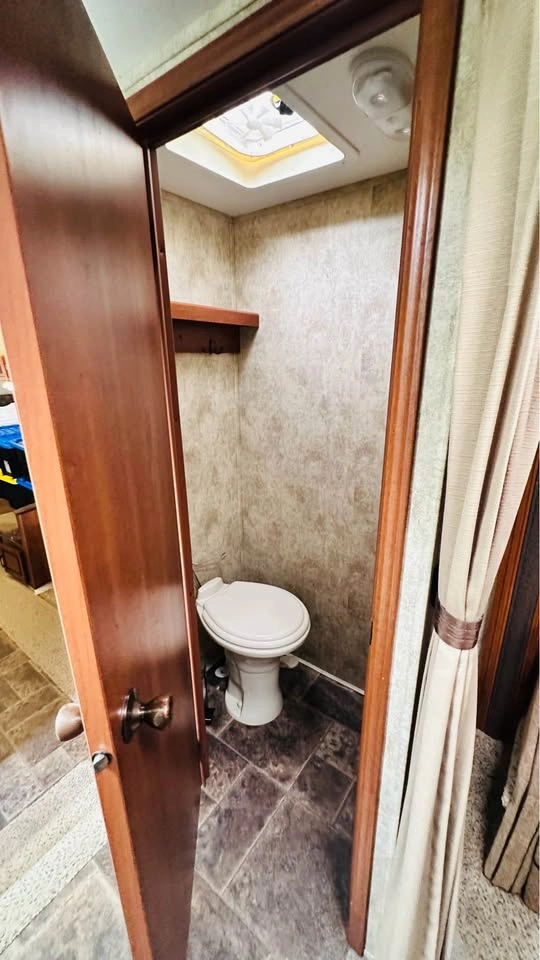 2012 keystone Montana 5th wheel - photo 4