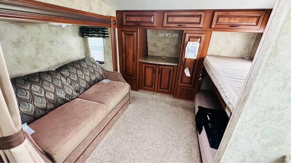 2012 keystone Montana 5th wheel - photo 5