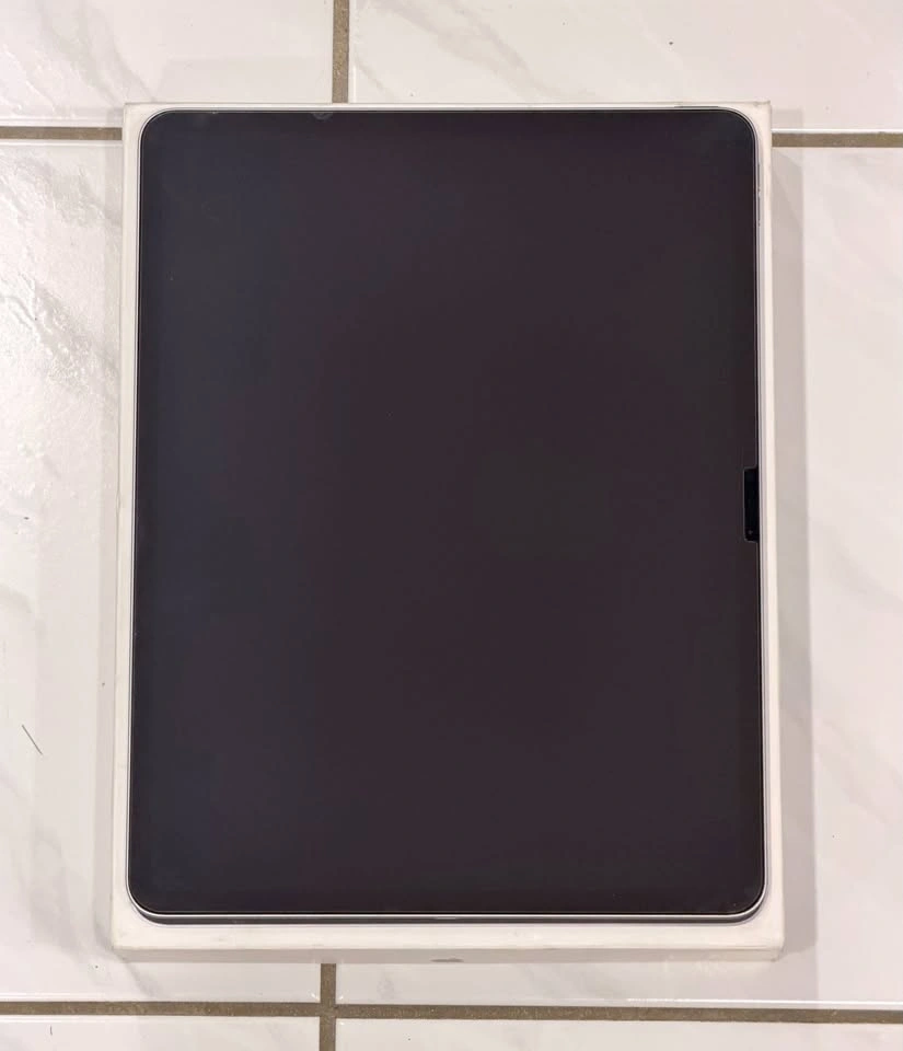 Like New! Apple 13-Inch M2 iPad Air + Magic Keyboard - photo 4