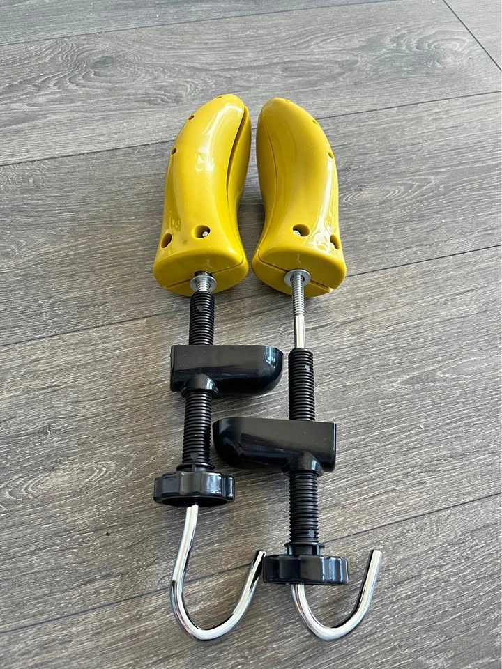 Shoes stretcher