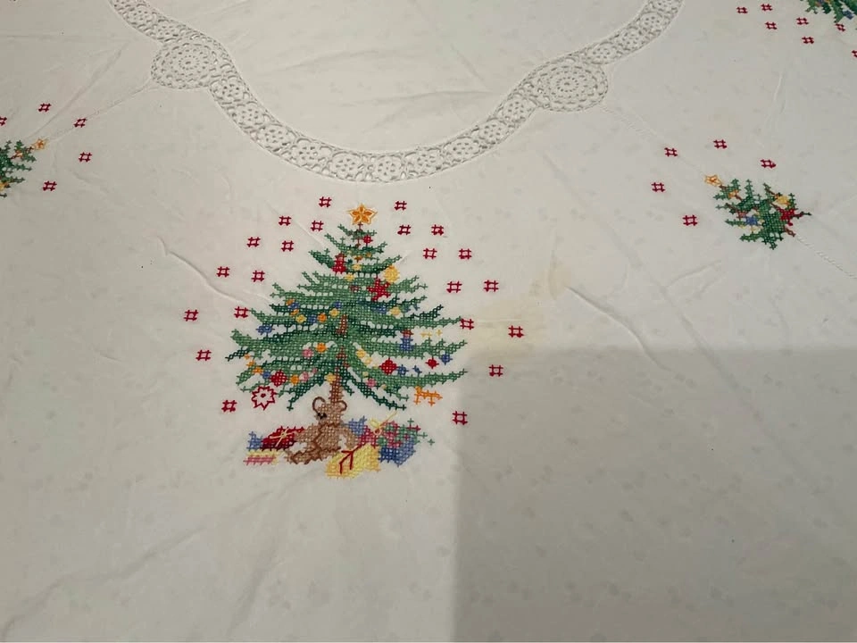 Table Cloth Vintage X Mas Cross-Stitched Round 67” - photo 3
