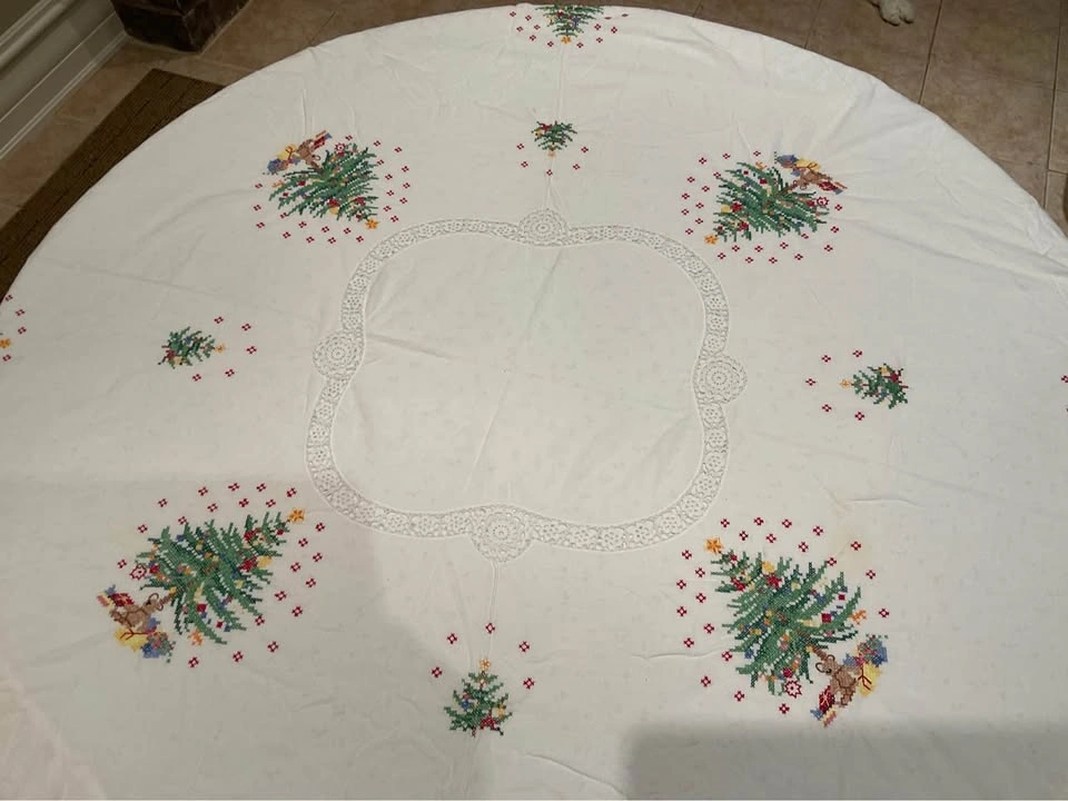 Table Cloth Vintage X Mas Cross-Stitched Round 67” - photo 5