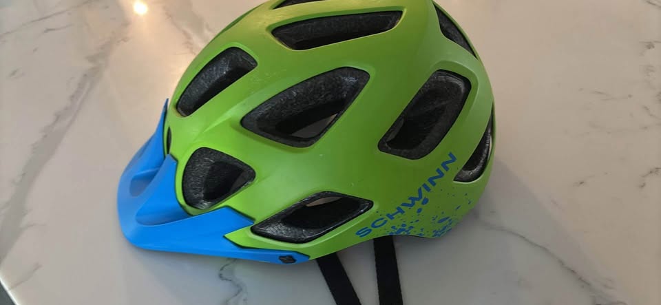 Schwinn bicycle helmet - youth size - photo 2