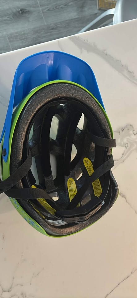 Schwinn bicycle helmet - youth size - photo 3