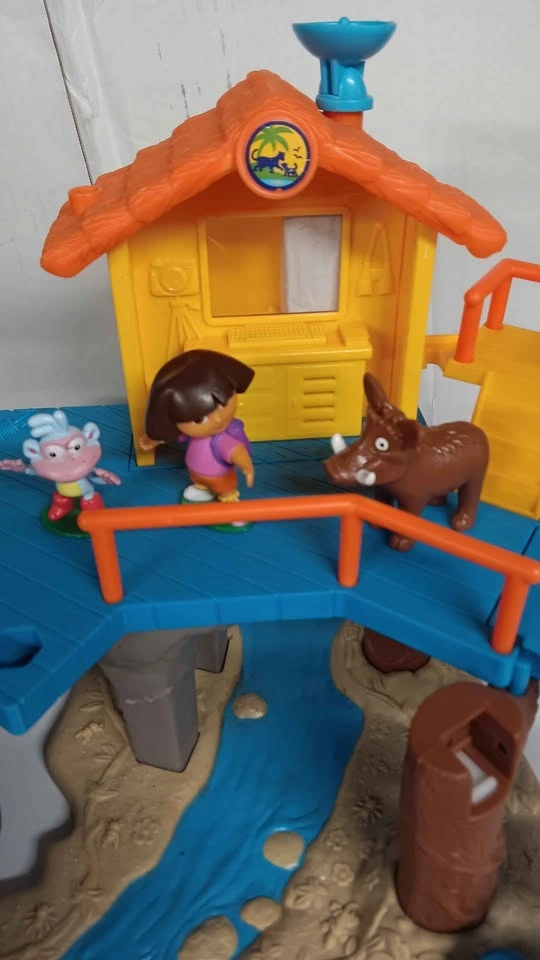 Fisher-Price Dora the Explorer Animal Rescue Center Playset - photo 4