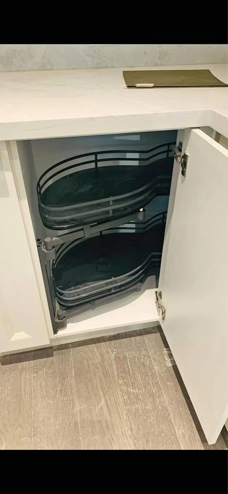 Magic corner cabinet shelves