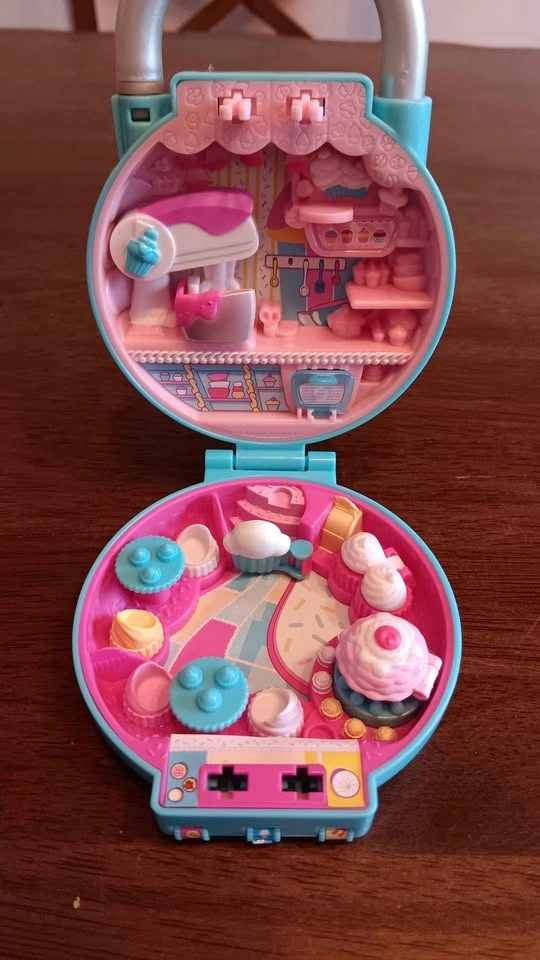 Moose Toys Shopkins Lil' Secrets Secret Lock Bakery Playset - photo 4