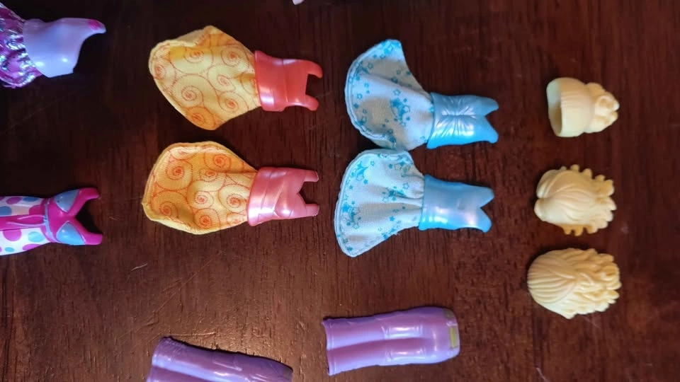 Mattel Polly Pocket Magnetic Doll and Fashion Lot - photo 3