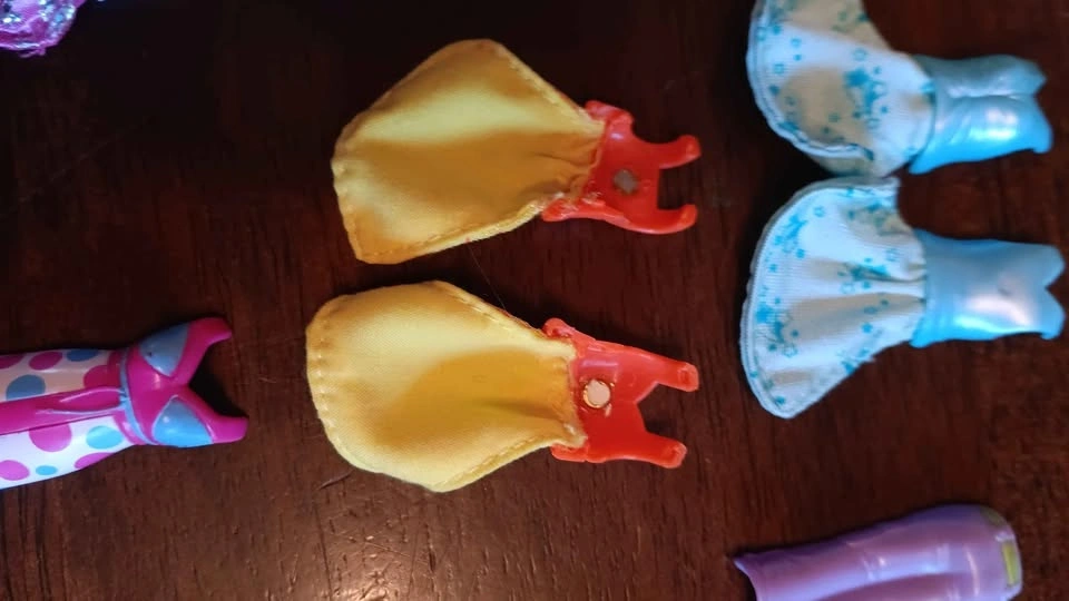 Mattel Polly Pocket Magnetic Doll and Fashion Lot - photo 4