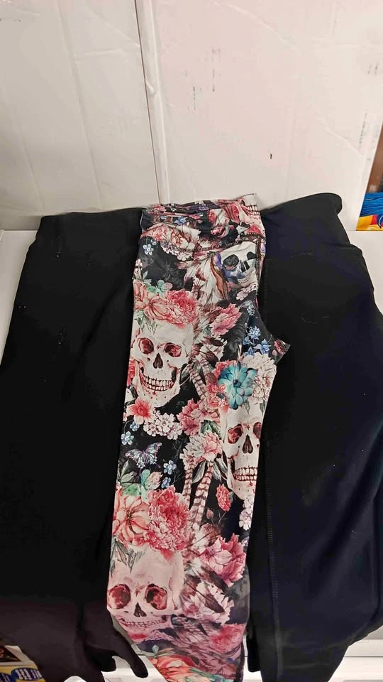 Evolution and Creation Skull Print Leggings size M