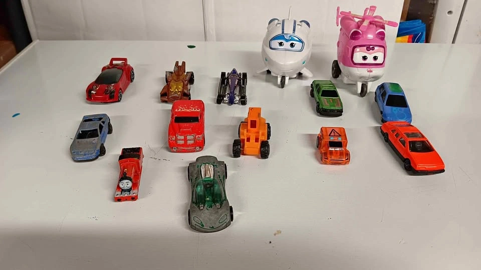 Mixed Lot of Toy Vehicles - Hot Wheels, Thomas & Friends, Super