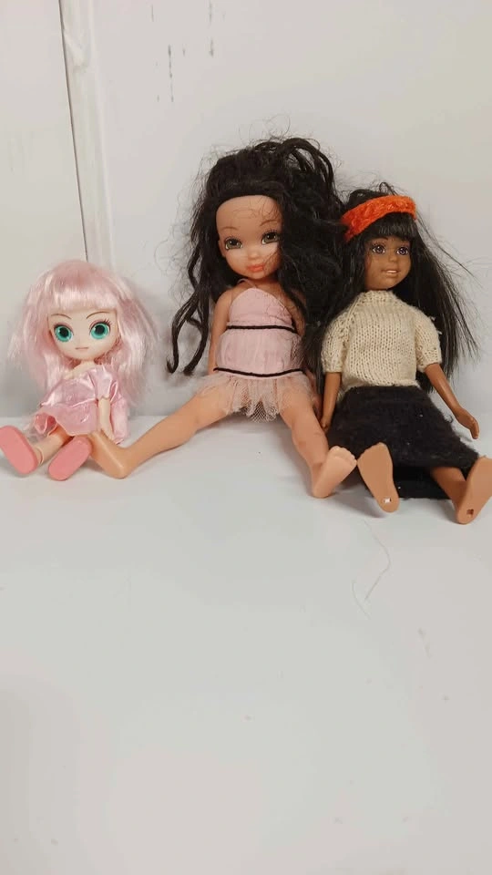 Lot of 3 Small Fashion Dolls - photo 4