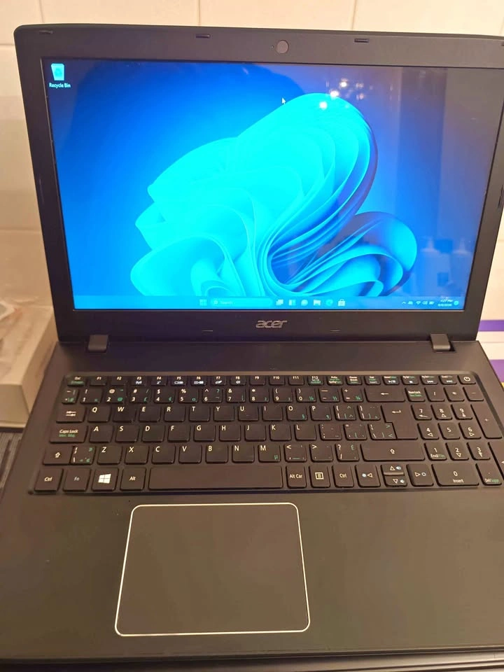 Acer Aspire E5-523G AMD A9-9410 8GB RAM 128GB SSD Win 11