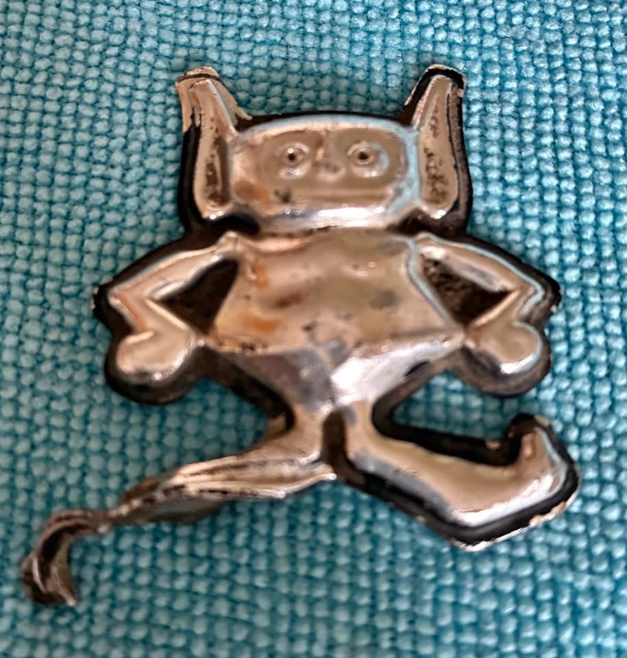 Vintage 1970-1972 AMC Gremlin Fender Emblem - Metal Mascot Badge