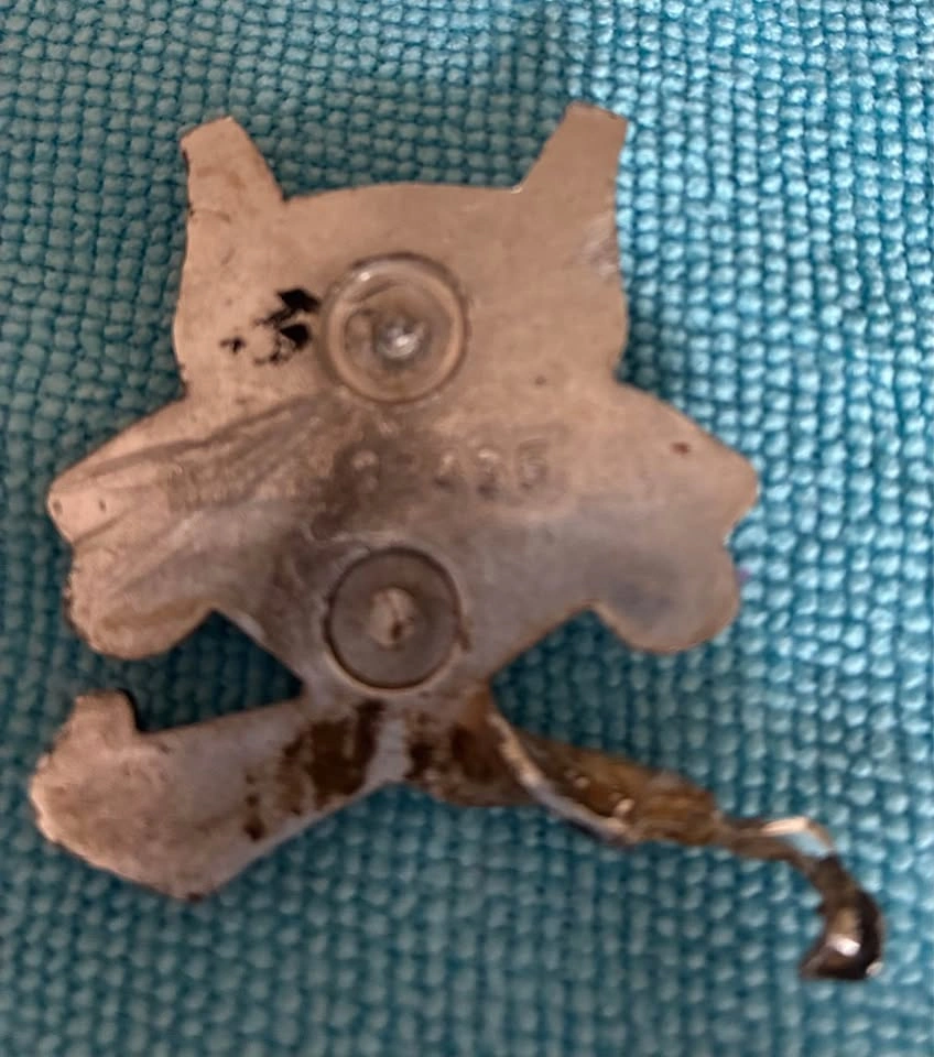 Vintage 1970-1972 AMC Gremlin Fender Emblem - Metal Mascot Badge - photo 2
