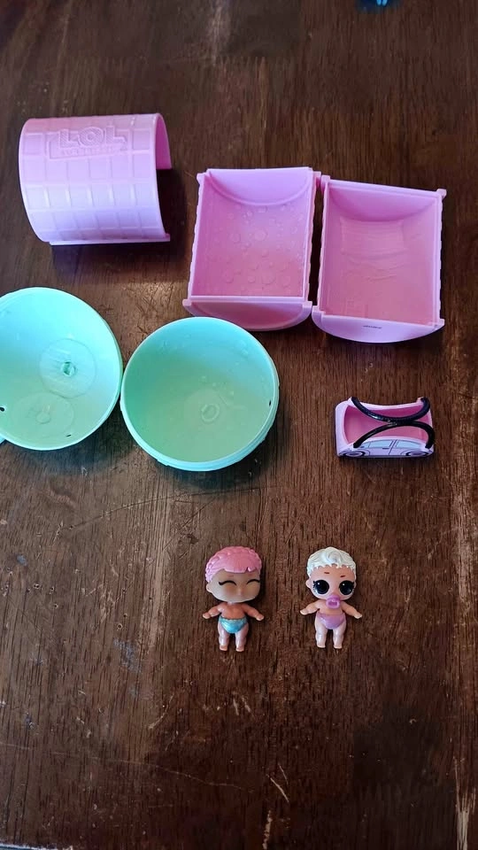 L.O.L. Surprise! Lil Sisters Dolls Lot of 2