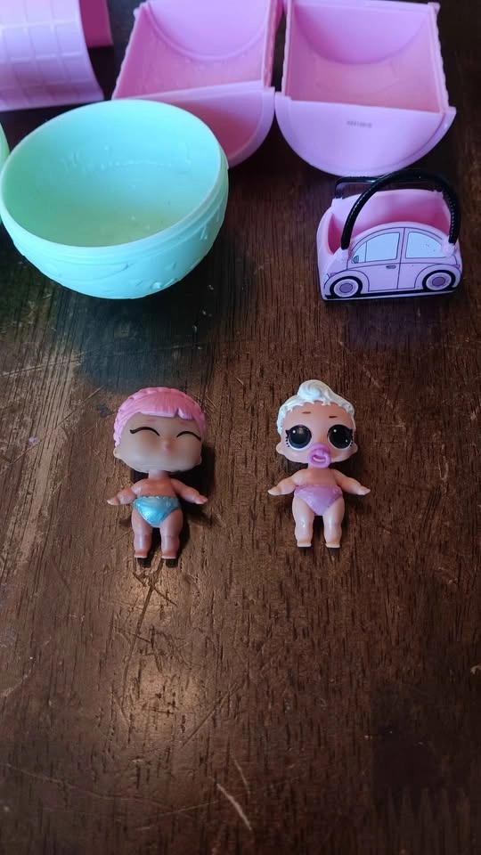 L.O.L. Surprise! Lil Sisters Dolls Lot of 2 - photo 2