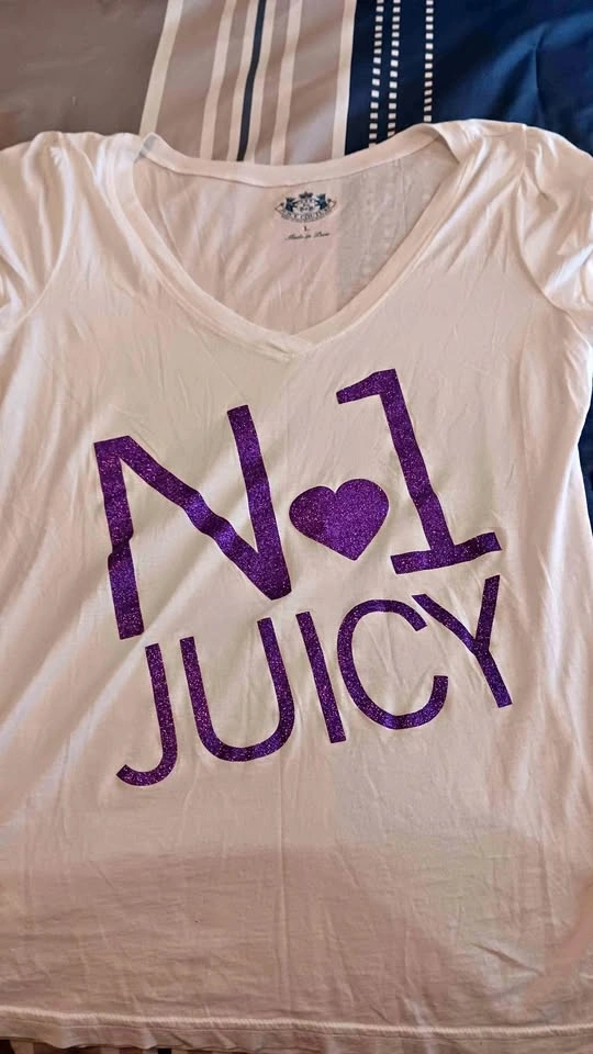 Juicy Couture V-Neck T-Shirt size L