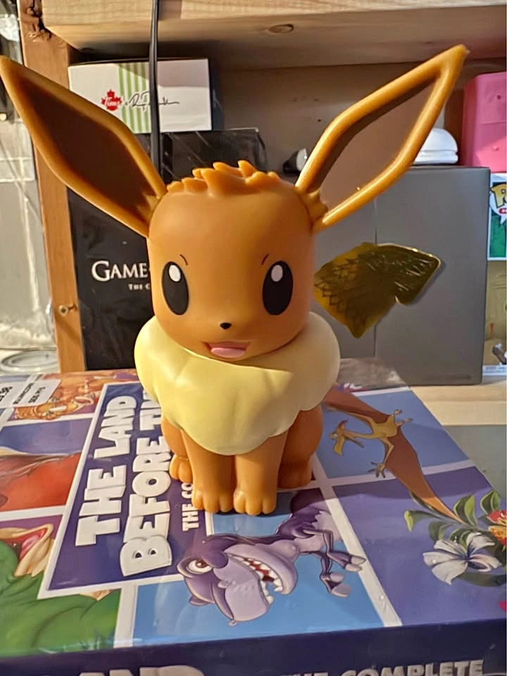 Pokemon eevee vinyl figure