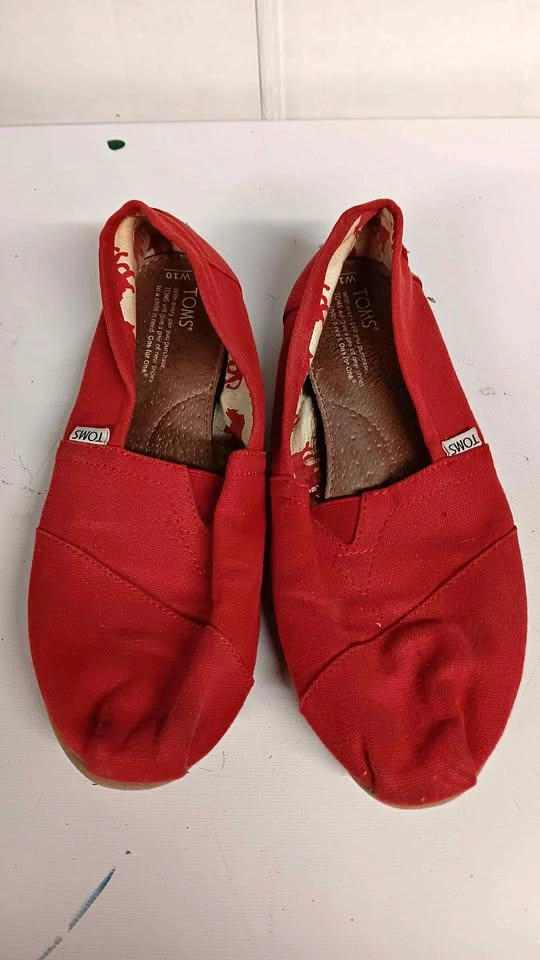 TOMS Red Canvas Classic Alpargata Shoes Size W10