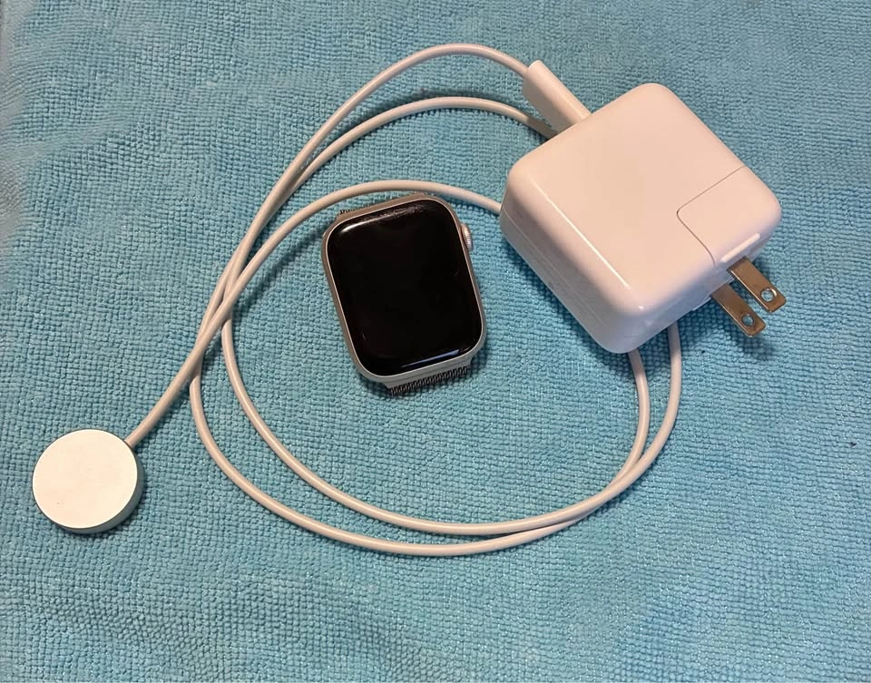 Apple Watch Series 8 (45mm - GPS) - Starlight Aluminium - photo 5