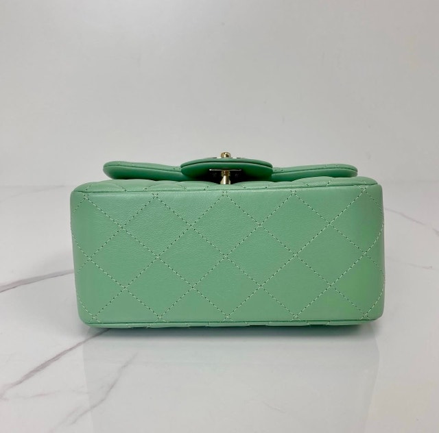 Mint condition Chanel Lambskin Square Mini - photo 4