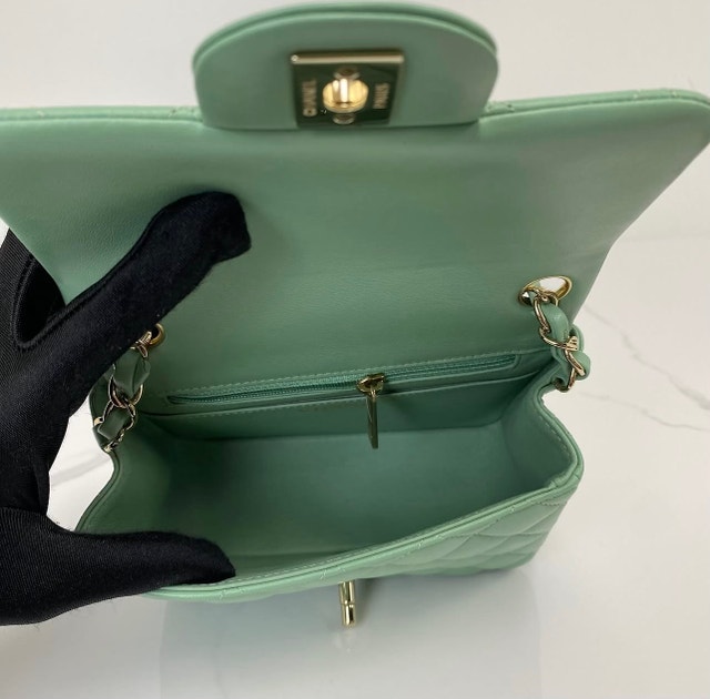 Mint condition Chanel Lambskin Square Mini - photo 5