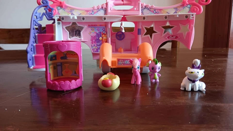 Vintage 2007 My Little Pony Ponyville StarSong’s Stageshow Bus - photo 2