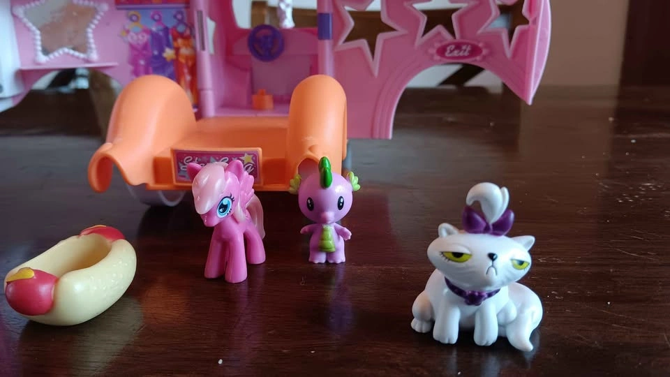 Vintage 2007 My Little Pony Ponyville StarSong’s Stageshow Bus - photo 5