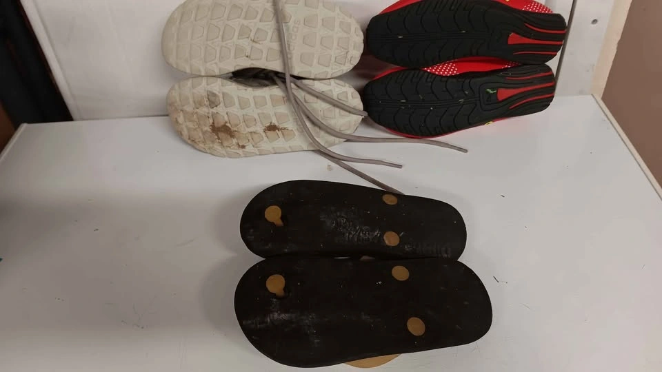 Kids' Adidas, Puma Sneakers and Linea Flip Flops Size 11 - photo 4