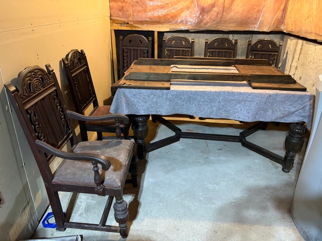 Antique Dining Room Table and 6 Leather Chairs