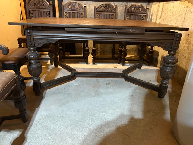 Antique Dining Room Table and 6 Leather Chairs - photo 5