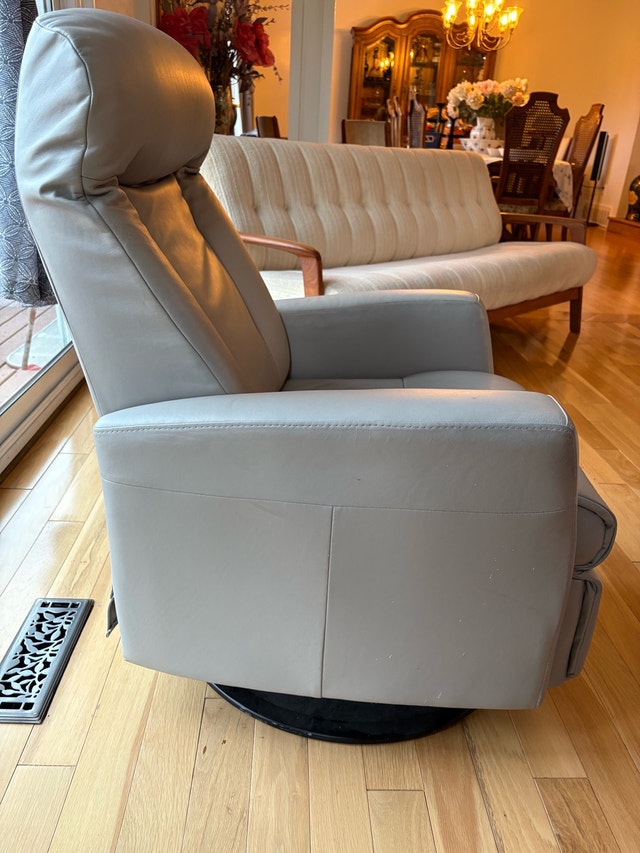 Like-New IMG Comfort Norway Leather Relaxer Recliner - Cinder - photo 2
