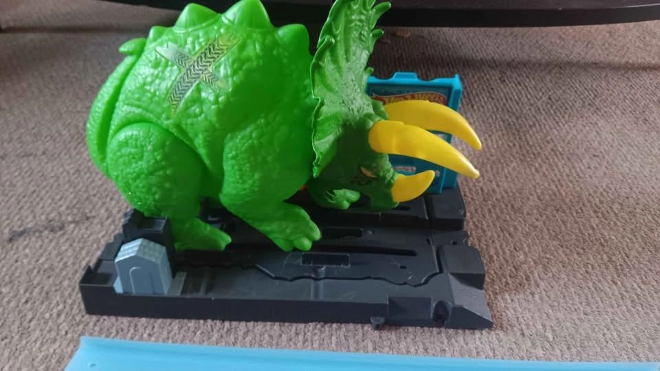 Hot Wheels City Triceratops Smash Track Set - photo 3