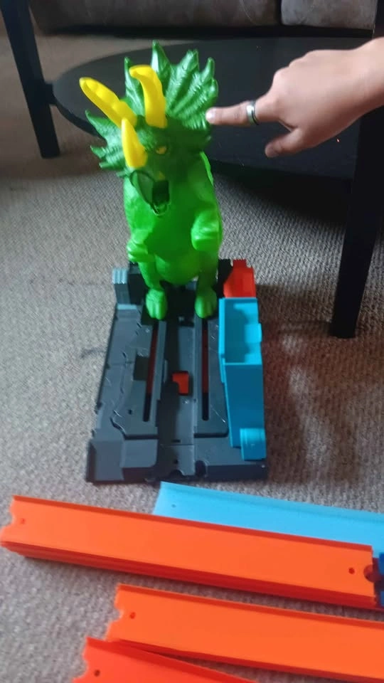 Hot Wheels City Triceratops Smash Track Set - photo 4