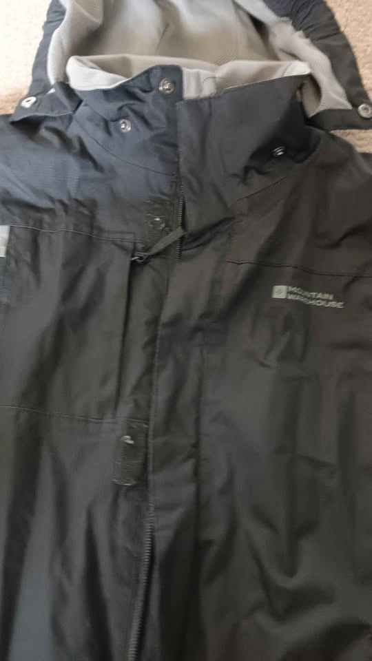 Mountain Warehouse Rain Jacket size 11/12 - photo 3
