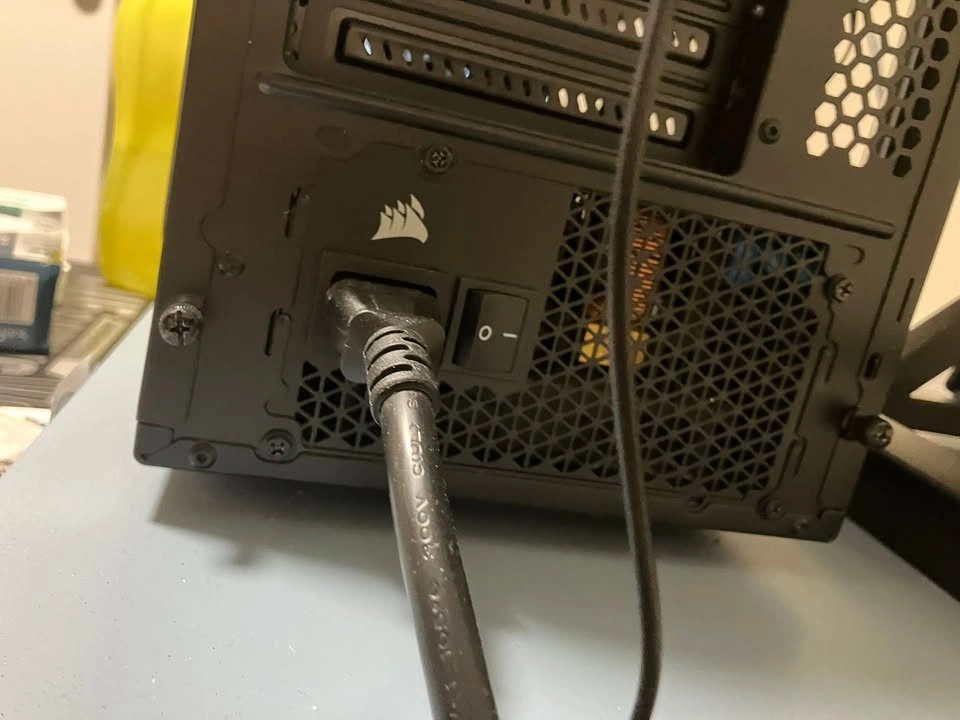 Corsair RM1000e 1000W Gold PSU (2024) – All Cables + Box - photo 4