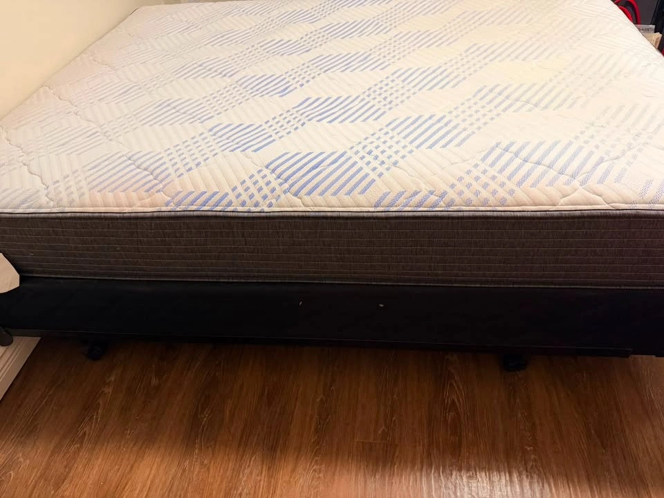Queen Bed Set: Beautyrest Mattress, Box Spring, and Frame - photo 3