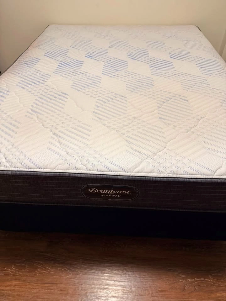 Queen Bed Set: Beautyrest Mattress, Box Spring, and Frame - photo 5