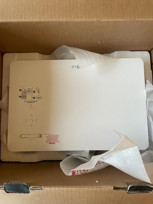 LG CineBeam 4K Projector - photo 2