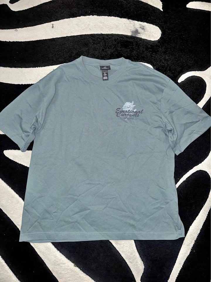 H&M Relaxed Fit Graphic T-Shirt - Size Large